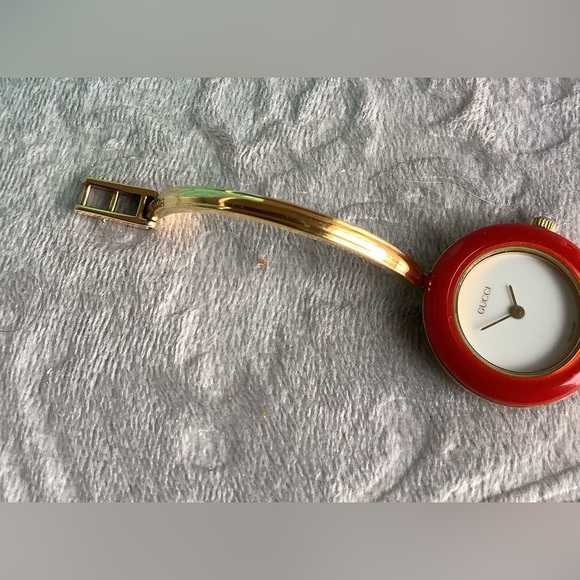Gucci bangle watch with set of bezels💖 - Picture 8 of 10
